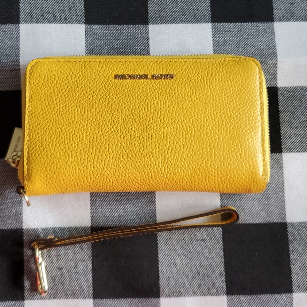 New Michael Kors Wristlet